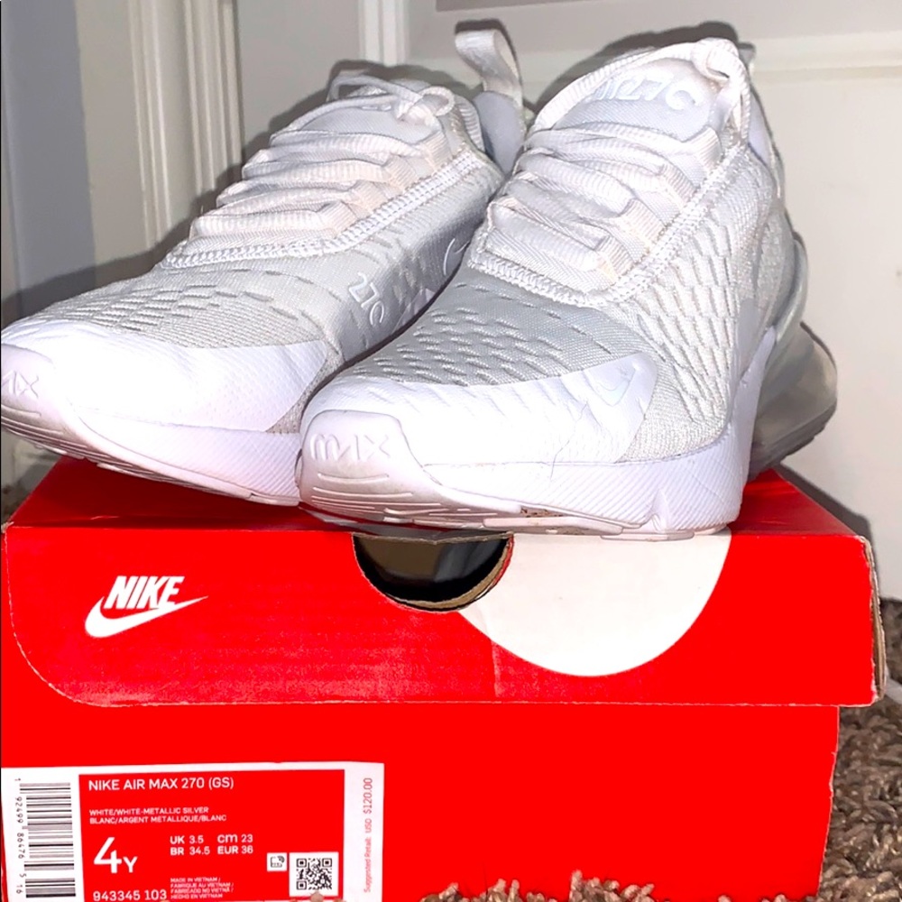NIKE AIR MAX 270